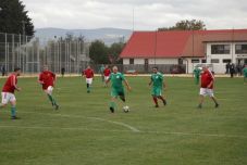 Labdába rúghattak a politikusok is