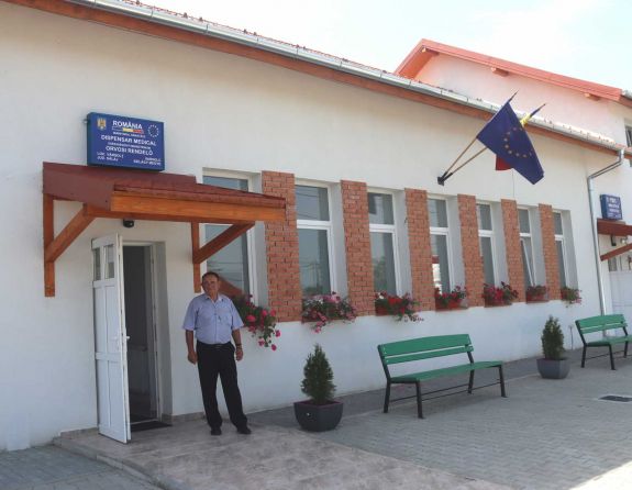 Új orvosi rendelőbe, patikába és könyvtárba várják a helyieket a szilágysági Varsolcon