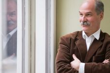 Berecz András és a János vitéz vendégeskedik az Aradi Kamaraszínházban