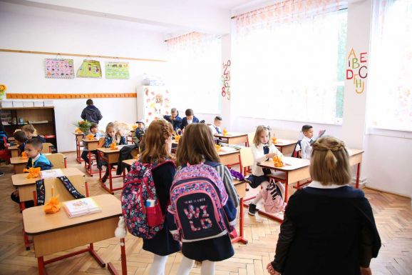 Csíkszereda legnagyobb létszámú általános iskolájának tanévnyitóján jártunk