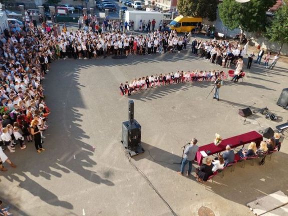 Megkezdődött a századik tanév az aradi Csiky Gergely Főgimáziumban