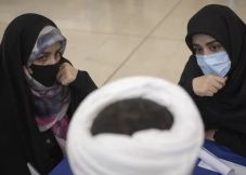 Arcfelismerő technológiával azonosítaná az iráni kormány a hidzsábot nem viselő nőket