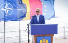 Iohannis a luxemburgi miniszterelnökkel látogatott el a nagysinki katonai bázisra