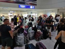 Több mint kétezer román állampolgár fordult konzuli segítségért repülőjáratuk törlése miatt