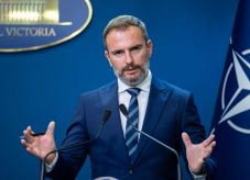 Ötmillió lejt utalt ki a kormány a Blue Air külföldön rekedt utasainak hazaszállítására