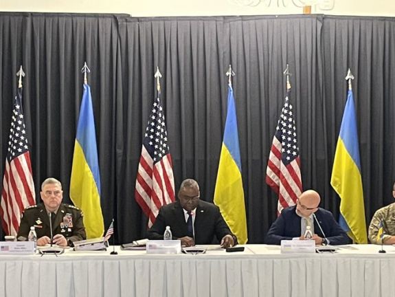 Washington további 675 millió dolláros katonai segítséget nyújt Ukrajnának