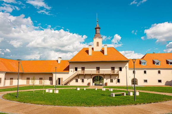 Fesztivállal nyitják meg a látogatók előtt a frissen felújított paszmosi Teleki-kastélyt