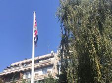 Felvonták a brit zászlót a bukaresti nagykövetségén III. Károly királlyá kikiáltása alkalmából