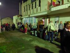 Kisiklott egy teherszállító vonat Marosfő közelében, több száz utasnak kellett várakoznia