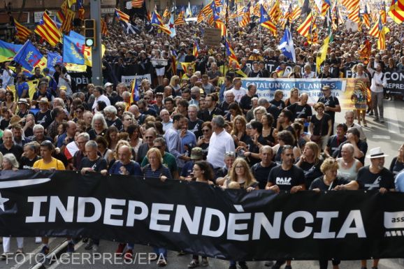 Több százezren tüntettek Barcelonában a katalán függetlenségért a nemzeti ünnepen