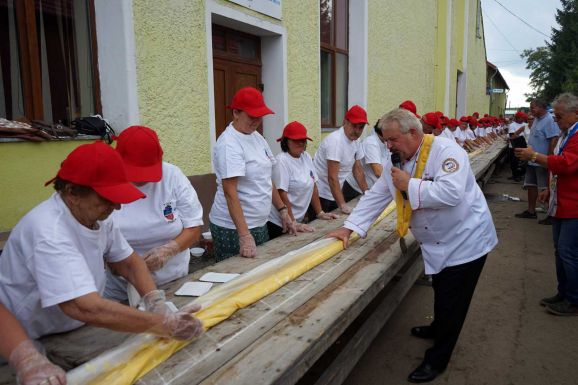 Óriáspuliszka, főzőverseny és autókiállítás is volt Torján