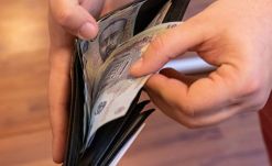 Csökkent júliusban a bruttó és a nettó átlagbér is