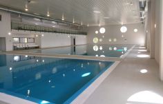 Átadták a nagyszalontai uszodát, amit iskolai úszásoktatásra használhatnak