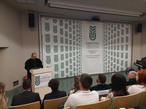 Tanévnyitó a kolozsvári Sapientián: hagyományaink nélkül kevesebbek vagyunk