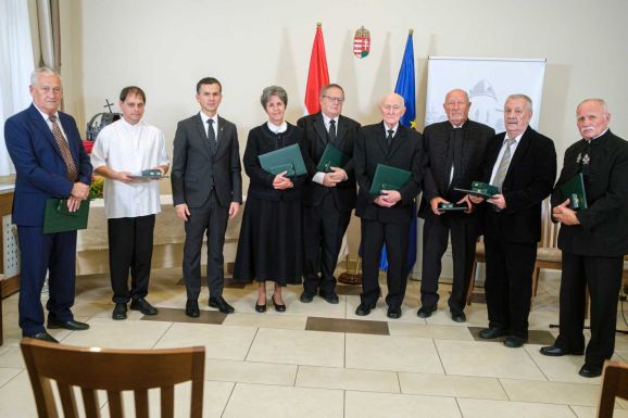 Állami kitüntetéseket adtak át Magyarország csíkszeredai főkonzulátusán