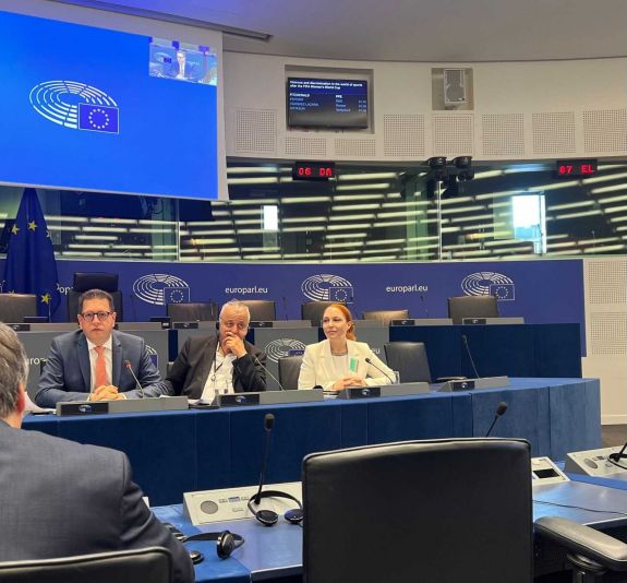 Az erdélyi magyarok elleni jogtiprásokról számoltak be az Európai Parlamentben
