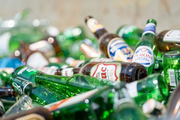 Sört és ásványvizet adnak Sepsiszentgyörgyön üveghulladékért cserében