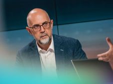 Kelemen Hunor: törvényes és erkölcsi kötelességünk a nyugdíjak kiegészítése az infláció mértékével