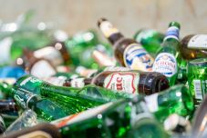 Sört és ásványvizet adnak Sepsiszentgyörgyön üveghulladékért cserében