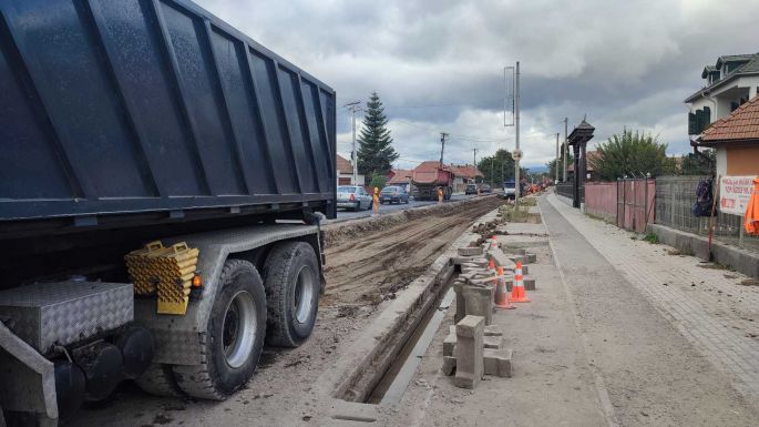 Nekifogtak az alap kiásásának Kézdivásárhely legforgalmasabb útján