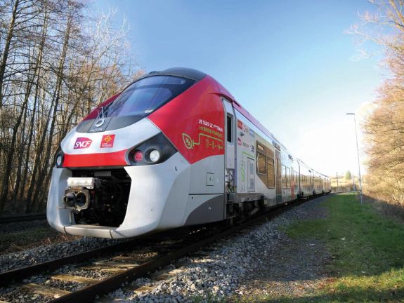 Újabb elektromos motorvonatokat vásárol a kormány