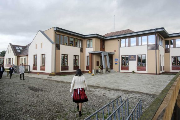 Madéfalván felavatták a magyar állam támogatásával kibővített óvodát és bölcsődét