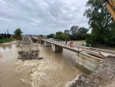 Lezártak egy megyei utat, mert elmosta az ár az ideiglenes hidat