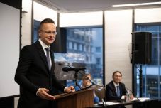 Szijjártó Péter: a határokon átívelő folyók szennyezőinek kell fizetniük