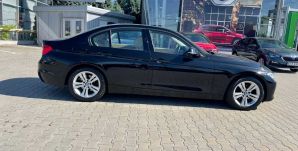 Iohannis jó ismerősétől vásárol több száz autót a rendőrség