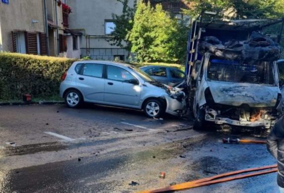 Rejtélyes körülmények között égett ki több jármű Brassóban