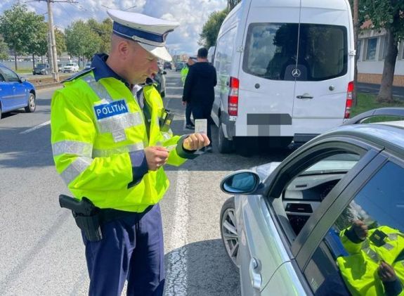 Bírságolásra kényszerítik a közlekedési rendőröket a rendőrszakszervezet szerint