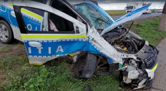 Két rendőr súlyosan megsérült egy közúti balesetben