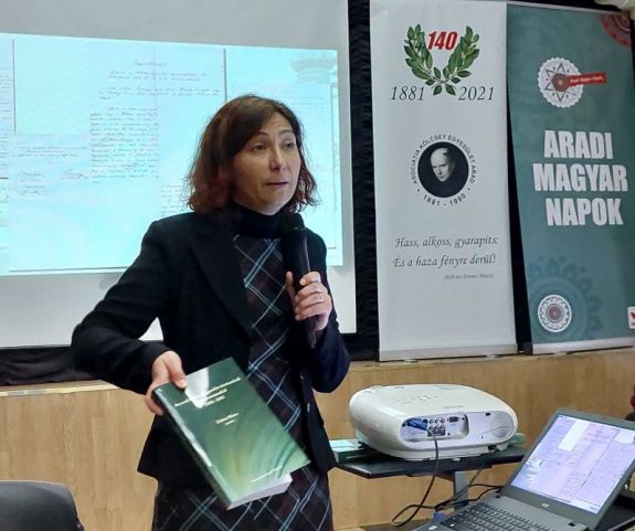 „A magam gyökereit is kutattam” – Zabán Márta irodalomtörténész kötetbe foglalta az aradi Kölcsey Egyesület kordokumentumait