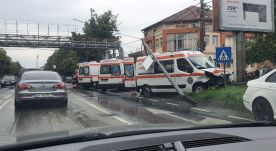 Mentőautó karambolozott Aradon, a kórházhoz közel
