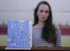 „Nem tudunk beszélni a gyászról, csak a boldogságra figyelünk” – gyergyói illusztrátor kapott rangos szakmai elismerést