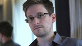 Putyin orosz állampolgárságot adományozott Edward Snowden amerikai kiszivárogtatónak
