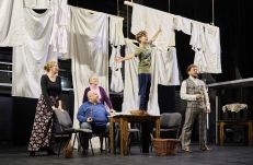 Klasszikusokkal és sok zenével indít évadot a Harag György Társulat