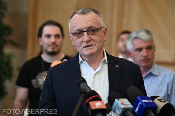 Folytatódnak a tüntetések a tanügyminiszter lemondásáért