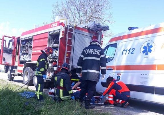 Lesodródott az úttestről és hídfőnek ütközött egy autó Szovátán