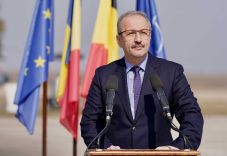 A védelmi miniszter szerint Putyin csak blöfföl a nukleáris fenyegetéssel