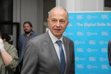 Geoană a „látszat-népszavazás” ellenére Ukrajna további támogatását szorgalmazza