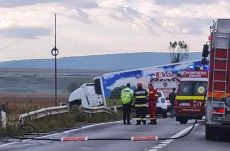 Két személyautó és egy teherautó ütközött Ákosfalván, ketten meghaltak