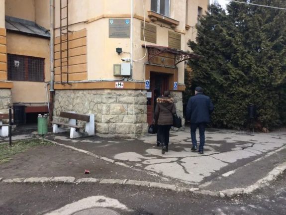 Bevásárlóközpontba költözik a sepsiszentgyörgyi járműbejegyzési és jogosítványkibocsátó hivatal