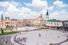 Feltüntetik Nagyvárad belvárosában a történelmi magyar utcaneveket 