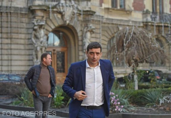 Őrizetbe vették George Simiont, mert felfüggesztett jogosítvánnyal vezetett