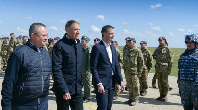 Román és belga állami vezetők együtt látogattak el a Fekete-tengerhez közeli katonai támaszpontra