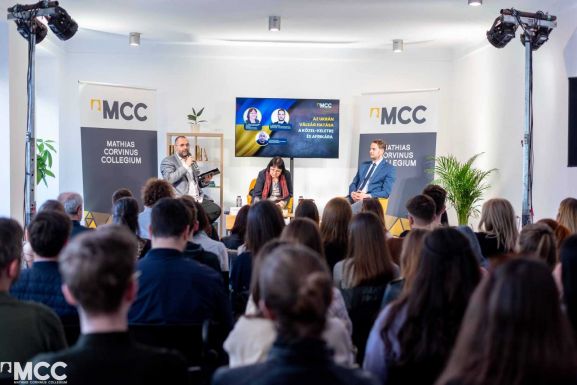 A szemünk előtt erősödik meg az ukrán identitás, amelyhez Putyin katonai agressziója járult hozzá