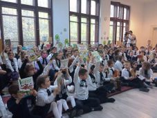 Benedek Elek munkásságát ismertető munkafüzetekkel gazdagodtak a marosvásárhelyi kisiskolások