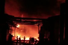 Kigyulladt egy indiai gyógyszergyár, többen meghaltak és megsérültek