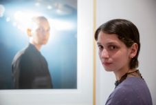 „Minden karakternek megvan a belső csendje” – interjú Blénesi Kincsővel, a Casting díjazott színésznőjével